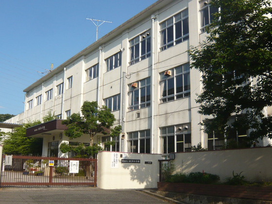 小学校　広島市立東浄小学校（小学校）まで737m