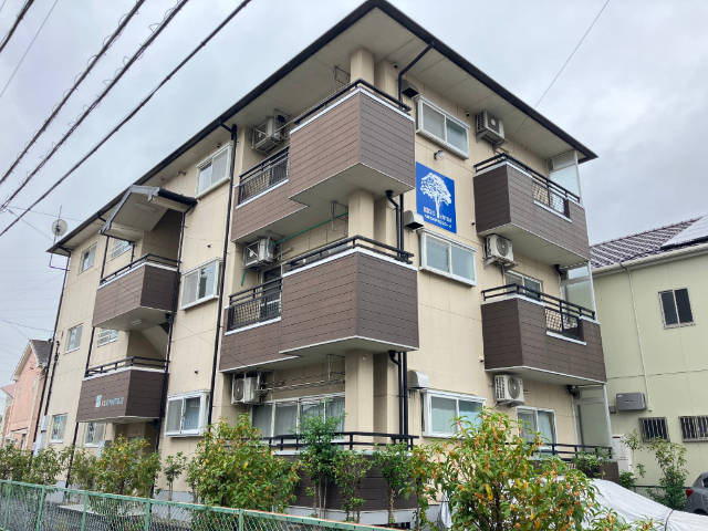 建物外観　３階建てのマンションタイプですよ。