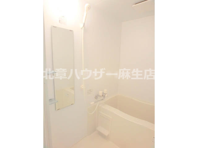 バス・シャワールーム　使い勝手のいい洋室です