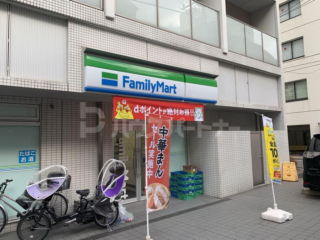 コンビニ　ファミリーマート/墨田両国東口店（コンビニ）まで1m