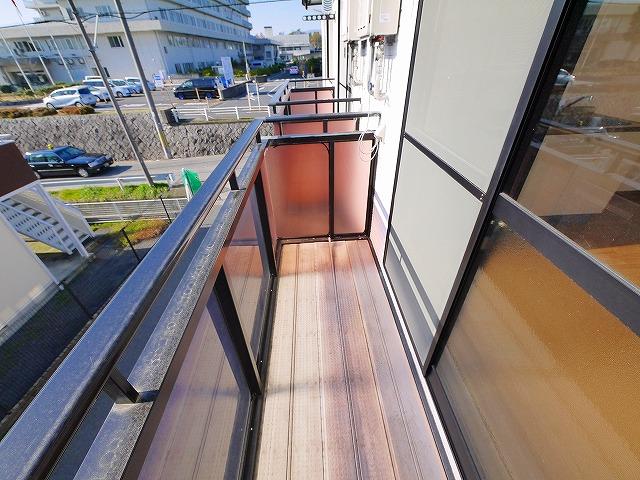 バルコニー　バルコニーからの眺めを楽しみながら食事をしませんか