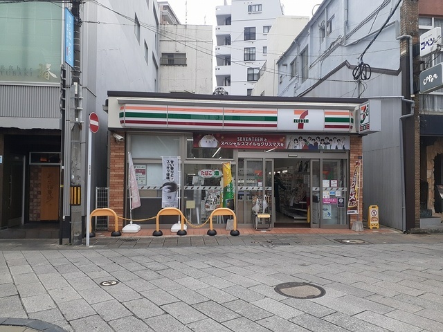コンビニ　セブンイレブン長崎鍛冶市通り店（コンビニ）まで146m