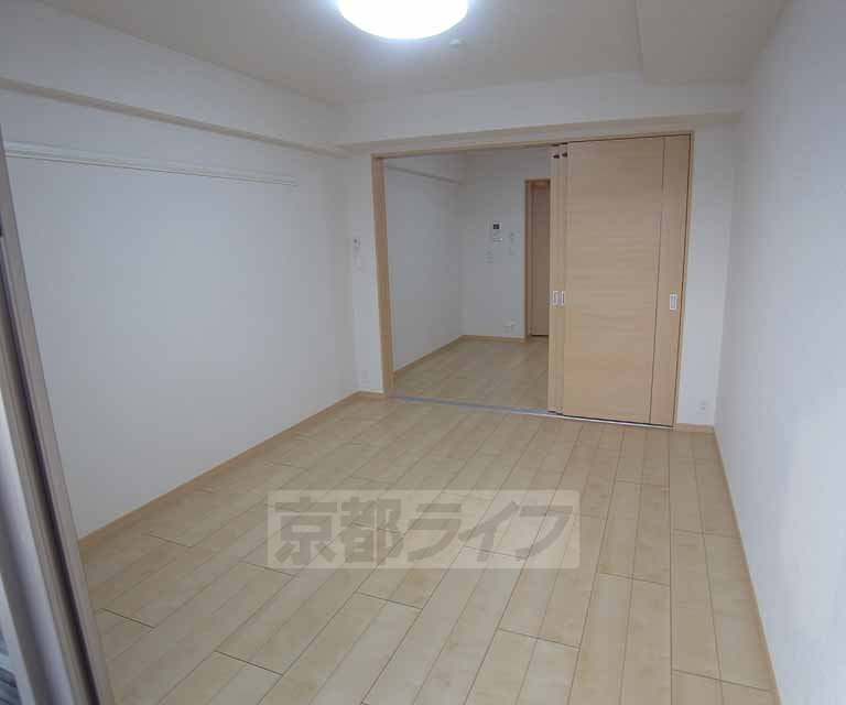 居室・リビング　広々とした洋室！