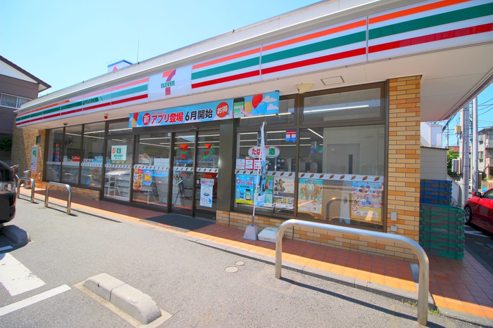 コンビニ　セブンイレブン（コンビニ）まで530m