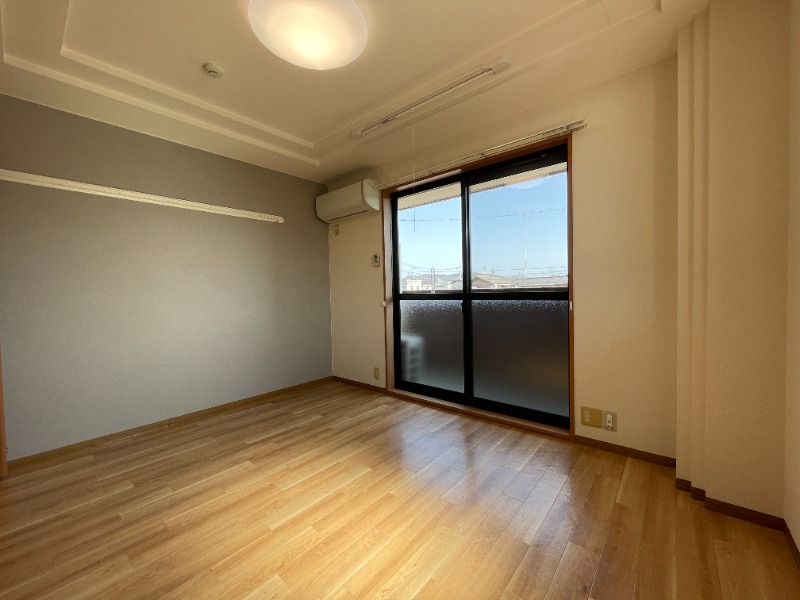 居室・リビング　室内