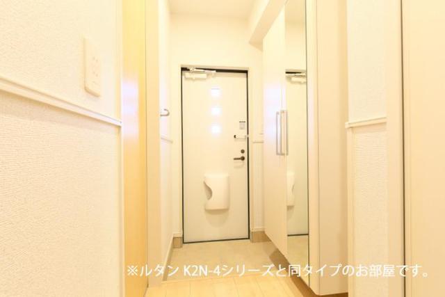 玄関　同施工会社の参考写真です