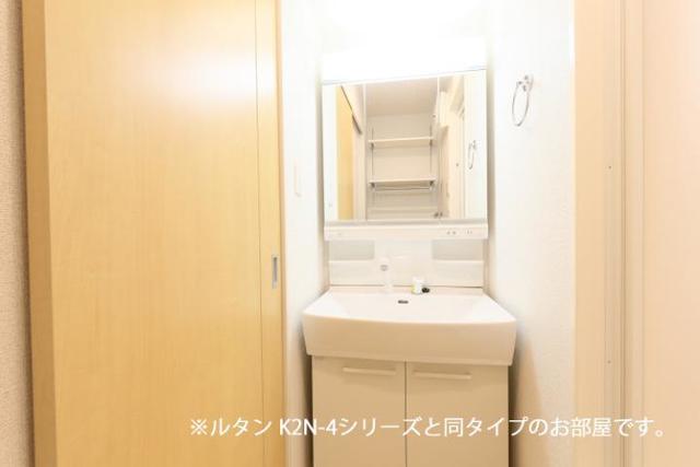 洗面設備　同施工会社の参考写真です