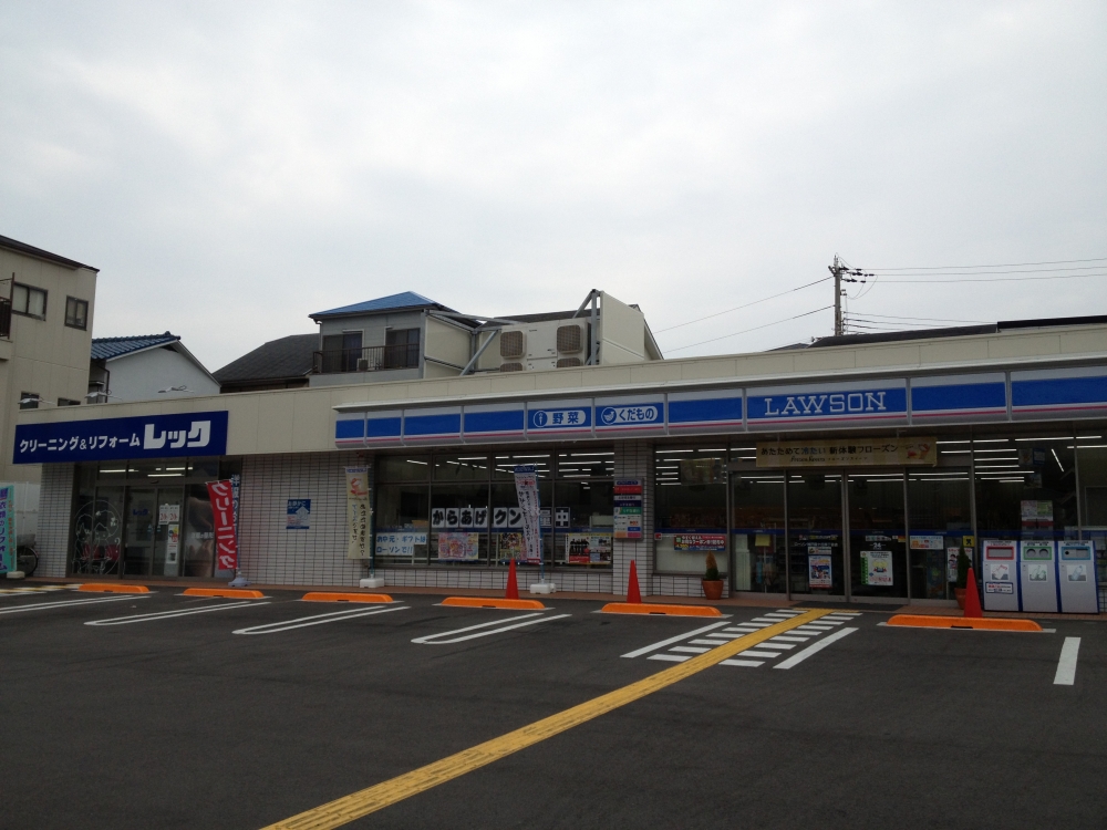 コンビニ　ローソン霞ヶ丘（コンビニ）まで606m