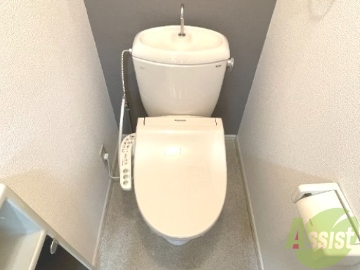 トイレ　嬉しいウォシュレット機能付きです。シャワートイレは便利ですね