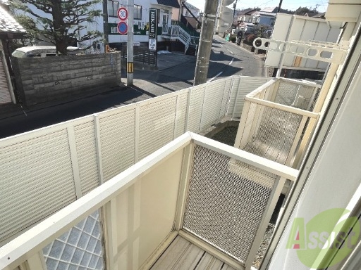 バルコニー　バルコニーがあるので洗濯物は外に干せそうですね～