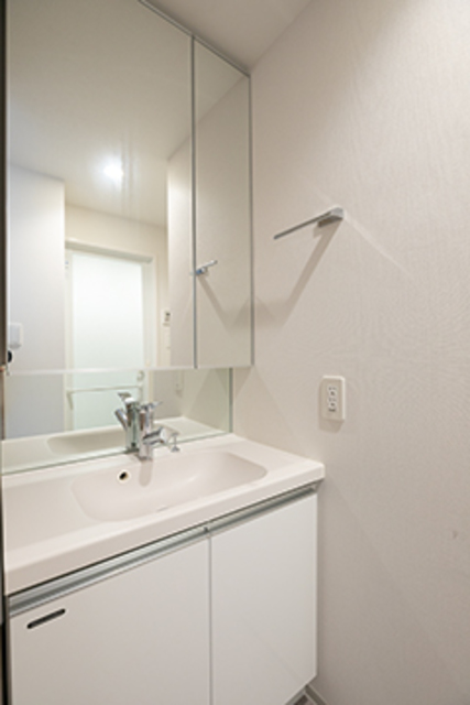 洗面設備　※写真は同タイプ住戸です。