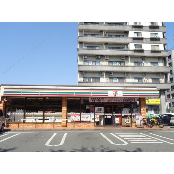 コンビニ　セブンイレブン南熊本４丁目店（コンビニ）まで300m
