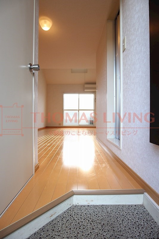 玄関　玄関にはシューズボックスあり。