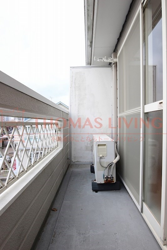 バルコニー　洗濯機はバルコニーに設置可。