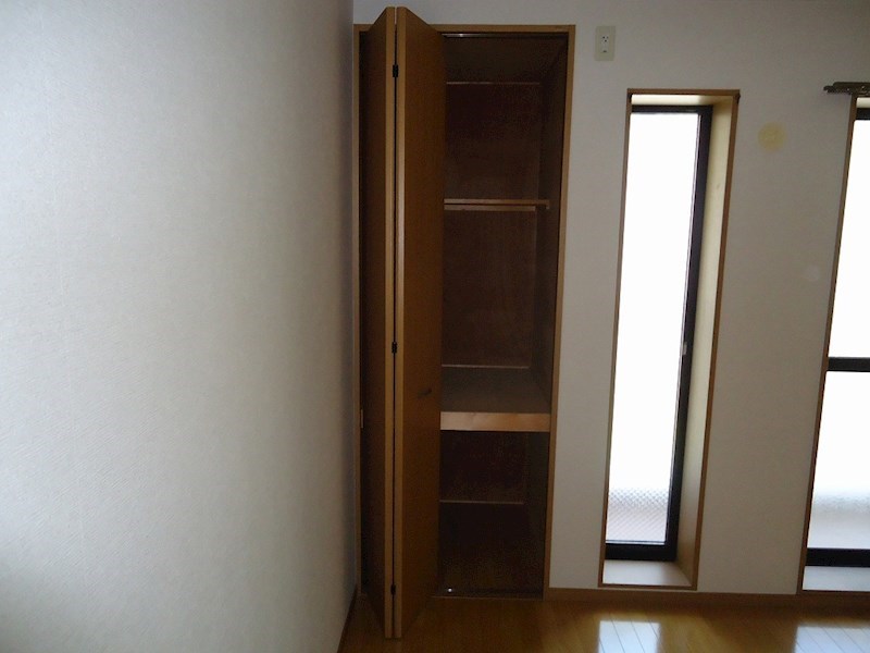収納　同室内モデルの写真です。