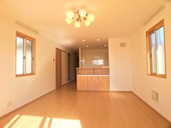 居室・リビング　対面キッチン、ガスコンロ