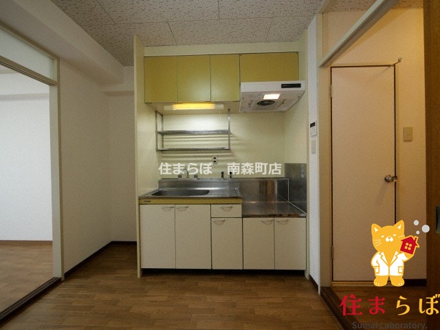 キッチン　「ただの部屋探しじゃない。“あなたの暮らし”探しです。」