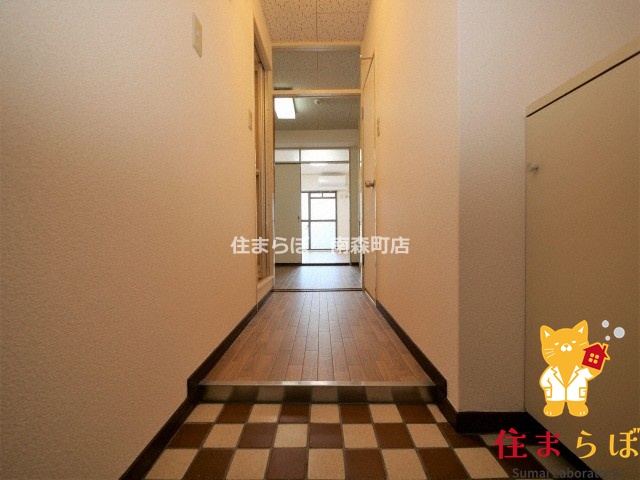 玄関　「気になったら、LINEで気軽に相談できますよ。」