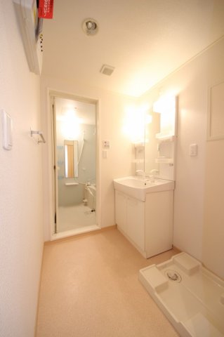 洗面設備　脱衣スペースもあります