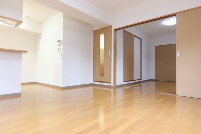 居室・リビング　※別号室の参考写真のため、現状優先です。