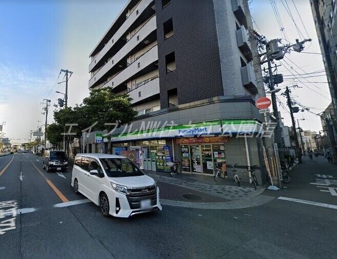 コンビニ　ファミリーマート西成区役所前店（コンビニ）まで339m