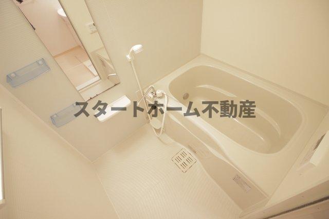 バス・シャワールーム　ゆったり過ごせるお風呂です