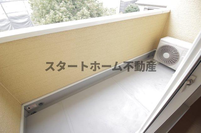 バルコニー　暖かな日差しのふりそそぐバルコニー