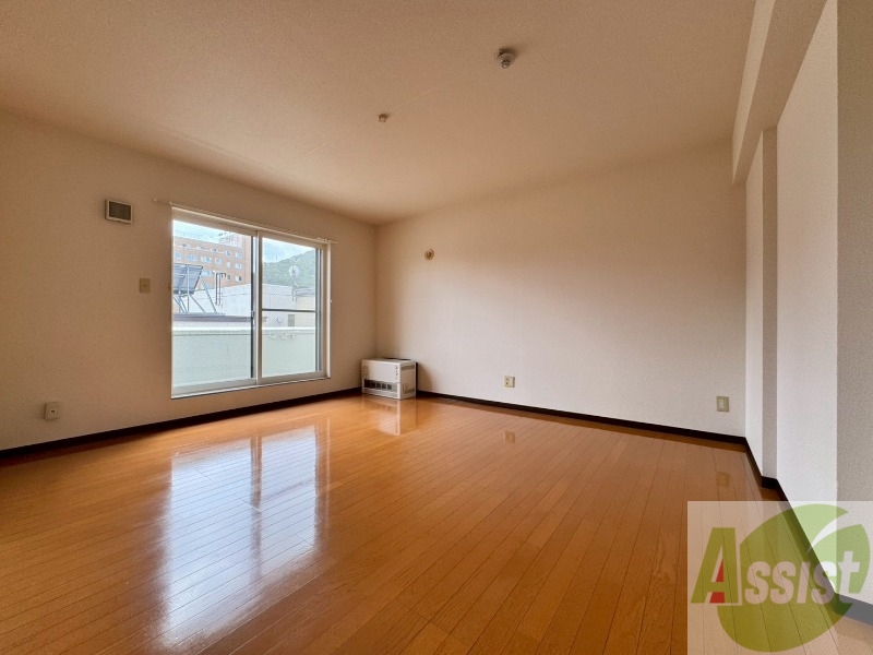 居室・リビング　広くてきれいなリビングです！快適に過ごせそうですね。