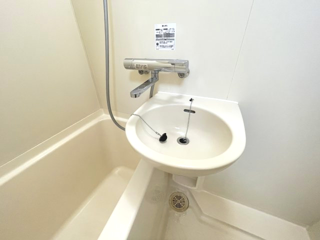 洗面設備　ゆったりとスペースのある洗面所