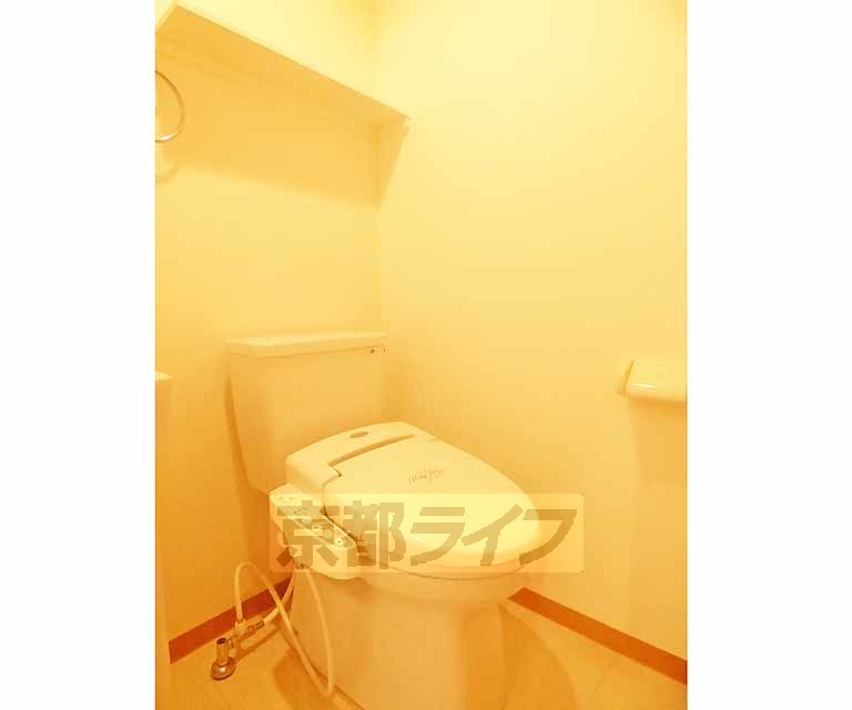 トイレ　ウォシュレットつきのトイレです。