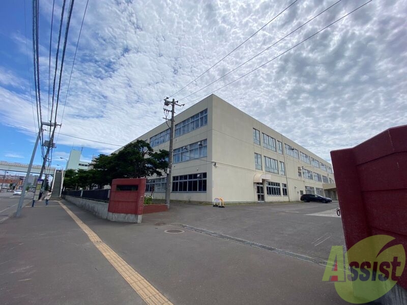 小学校　札幌市立新琴似小学校（小学校）まで822m