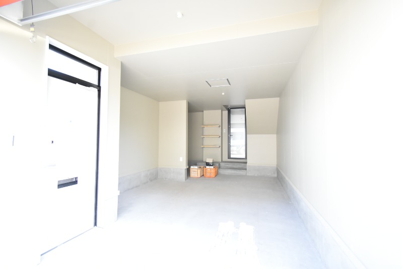 駐車場　建築中