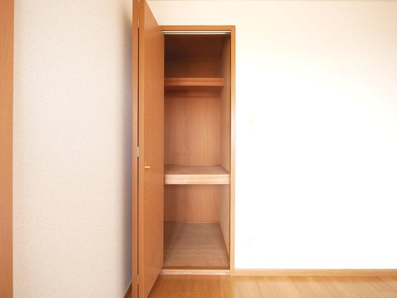 収納　洋6.1帖側