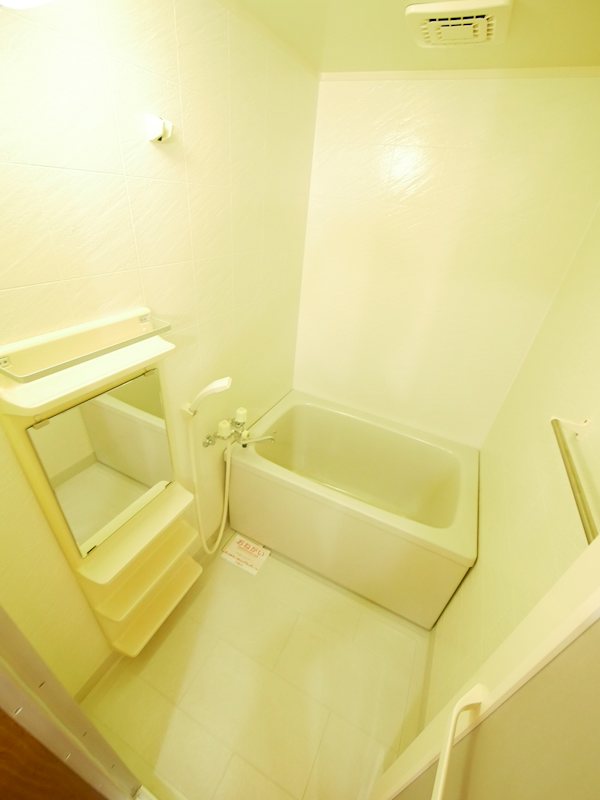 バス・シャワールーム　シャワー