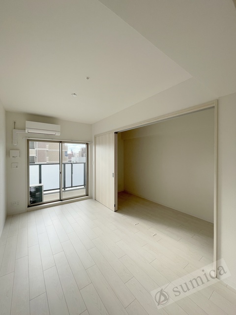 バルコニー　ホワイトベースで明るい内装♪