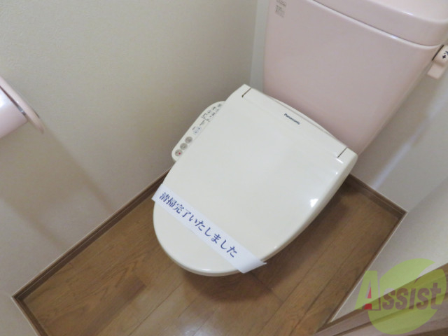 トイレ　各機能付きのトイレになります。便利にお使いいただけます。