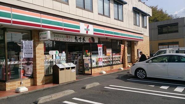 コンビニ　セブンイレブン倉敷市役所東店（コンビニ）まで877m