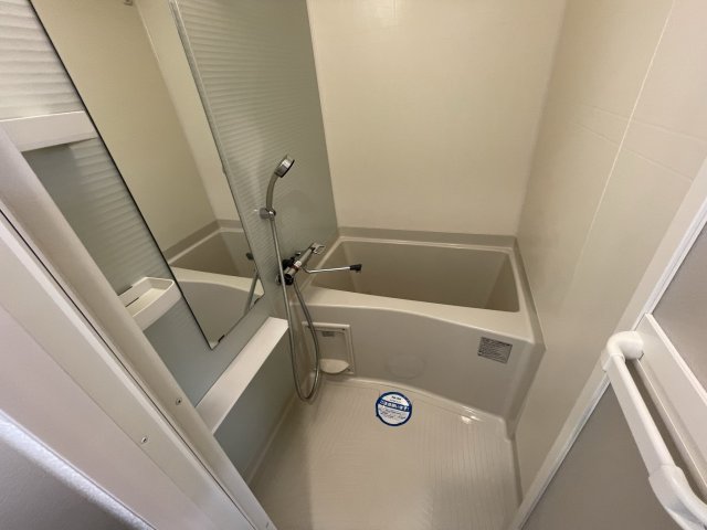 バス・シャワールーム　イメージとして同マンション他部屋を表示しています