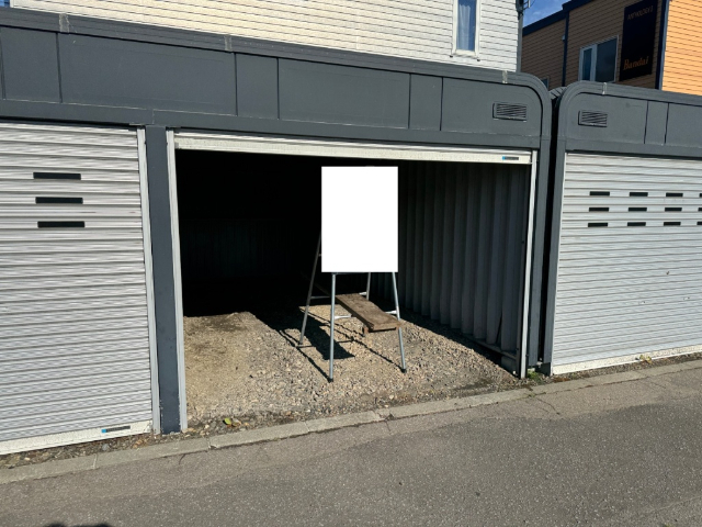 駐車場　車庫付き