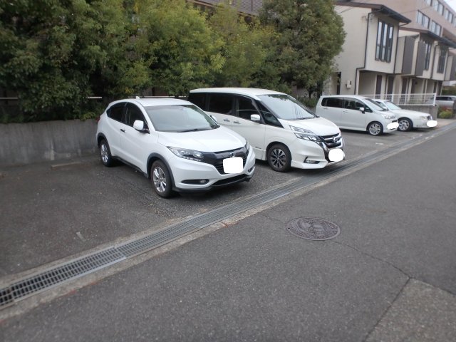 駐車場　駐車場があるので、車を買う予定の方も安心です