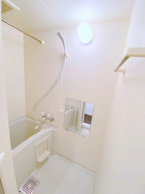 バス・シャワールーム　広々タイプのお風呂です♪