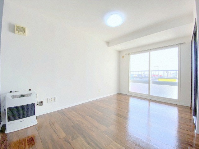 その他設備　灯油暖房有ります♪