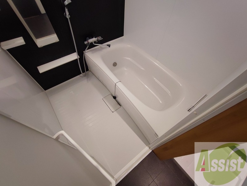 バス・シャワールーム　ユニットバスです。疲れを癒すのに欠かせませんね！