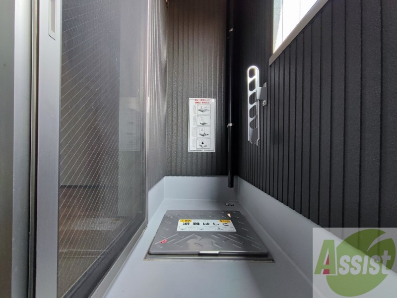 バルコニー　バルコニーは幅があり、広い印象を受けました。