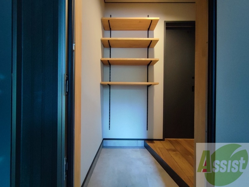 玄関　玄関の様子です。明るい印象ですね。気分もあがりそう。