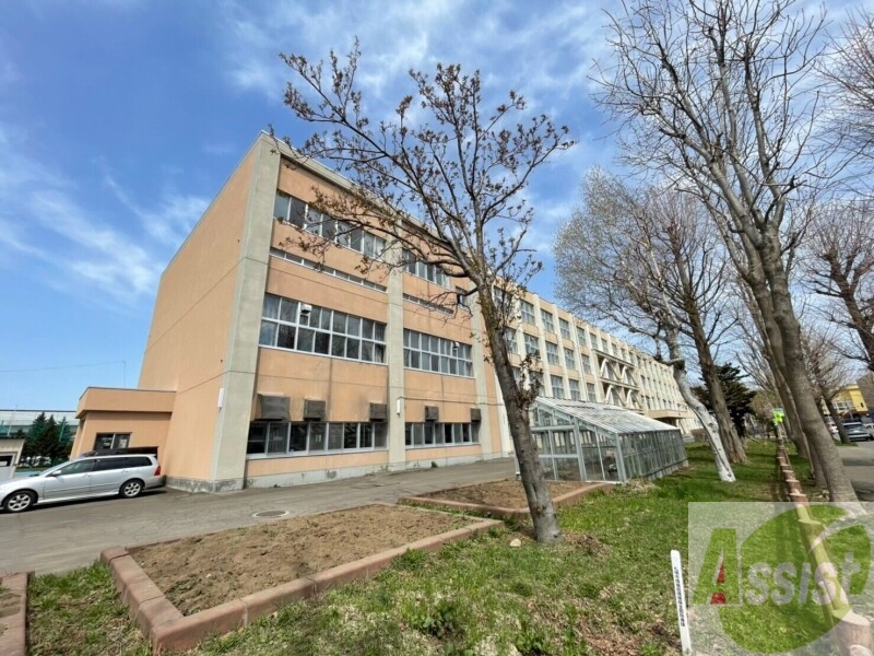 中学校　札幌市立北栄中学校（中学校）まで612m