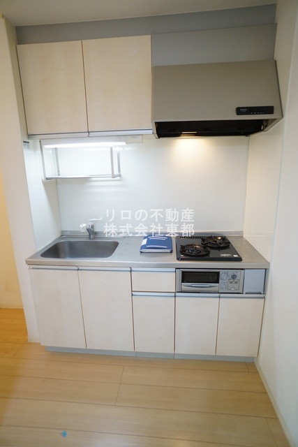 キッチン　システムキッチンは調理スペースも広くストレスなくお料理可能♪