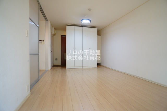 その他部屋・スペース　上品なフローリング仕上げの洋室です！