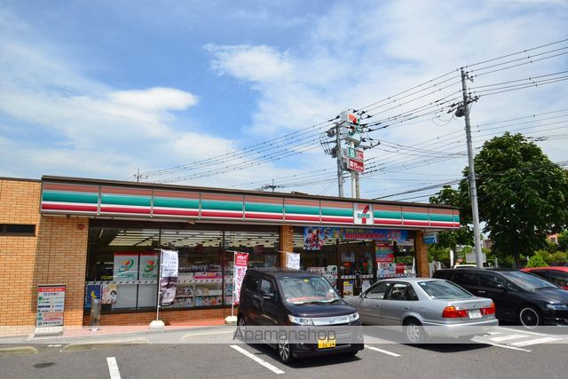 コンビニ　セブンイレブン（コンビニ）まで983m