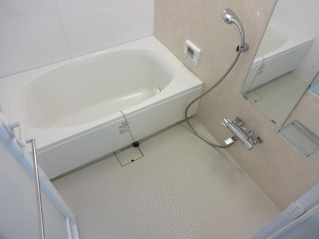 バス・シャワールーム　足を伸ばしてもゆとりがありそうですね